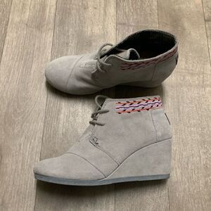 Womens‎ TOMS Desert Suede Gray Wedge Bootie Shoes